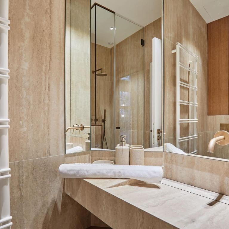 Sublim 1BDR AC Arc de Triomphe Champs Elysees by Studio Prestige - Superior One-Bedroom Apartment with Balcony - 16