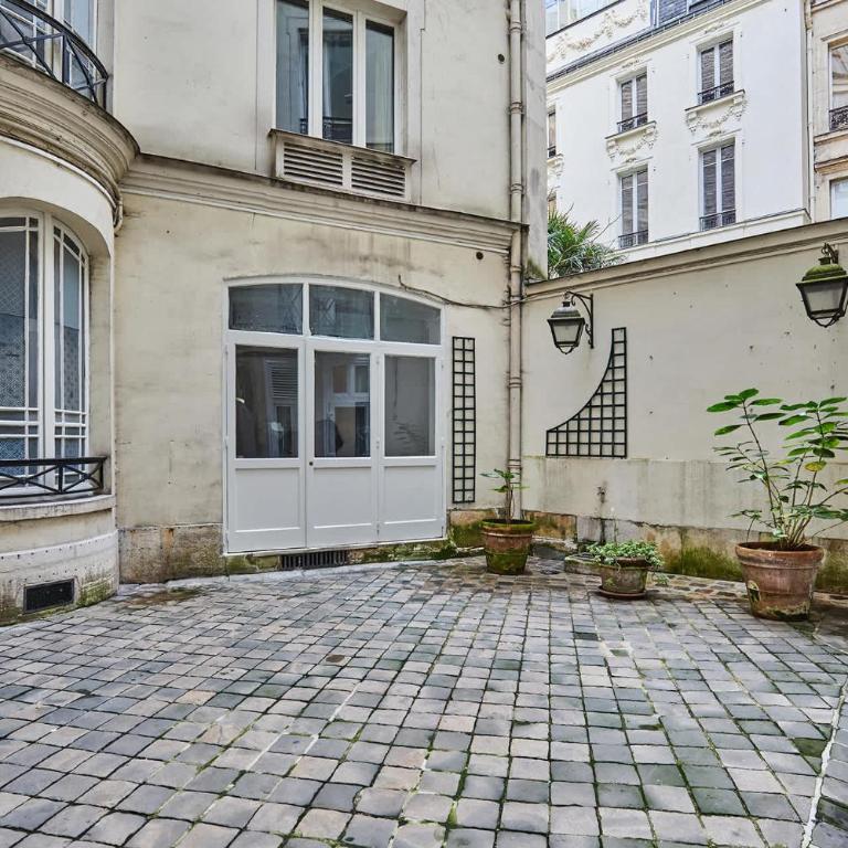 Sublim 1BDR AC Arc de Triomphe Champs Elysees by Studio Prestige - Superior One-Bedroom Apartment with Balcony - 25