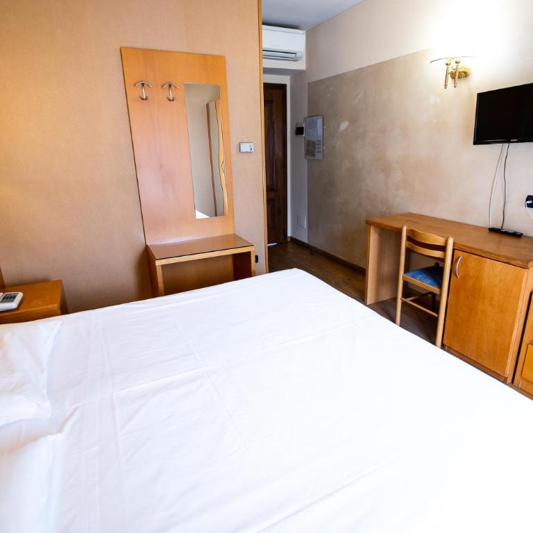 Hotel Rendez Vous - Standard Double or Twin Room - 13