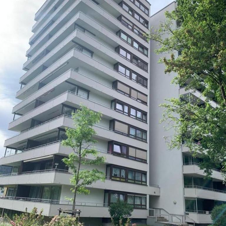 501, Schlafzimmer, Wohnzimmer, Küche und Bad mit Bergblick - Apartment mit 1 Schlafzimmer - 2