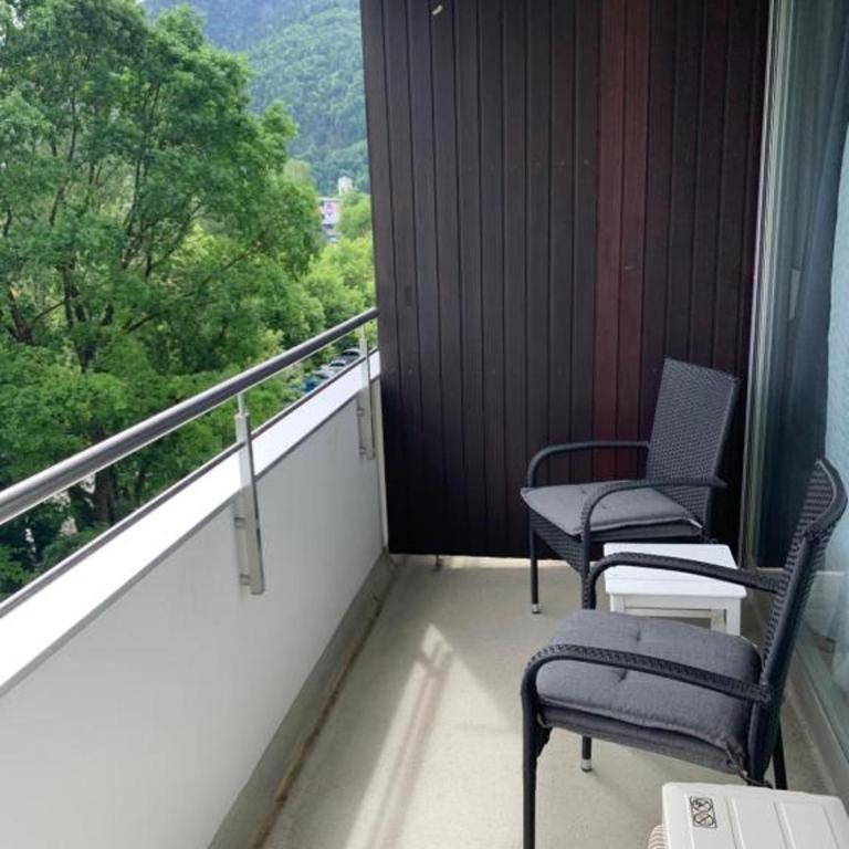 501, Schlafzimmer, Wohnzimmer, Küche und Bad mit Bergblick - Apartment mit 1 Schlafzimmer - 3
