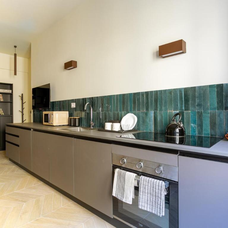 Luxury Window at Vatican Museum - Three-Bedroom Apartment with Balcony - 8
