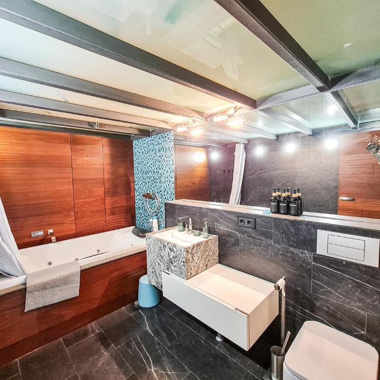 Senior Suit Loft 9 Pisos 6pax - Two-Bedroom Apartment - 45