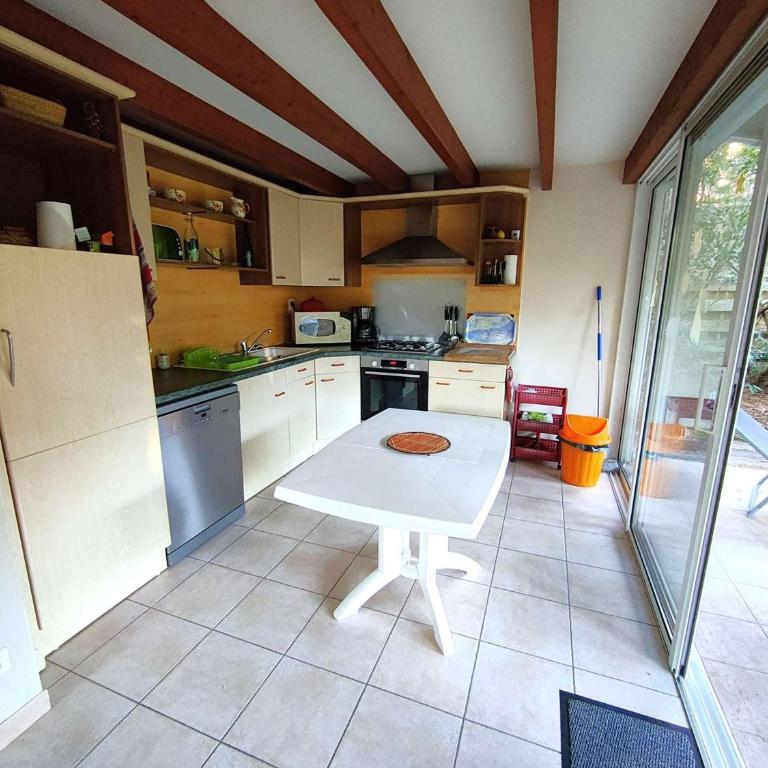 Villa en lisière de forêt avec jardin, à 1,5 km de l'Océan, idéale pour des vacances reposantes - Villa 3 Chambres - 7