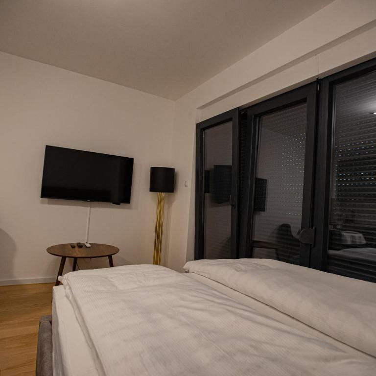 Central Suite - One-Bedroom Apartment - 22