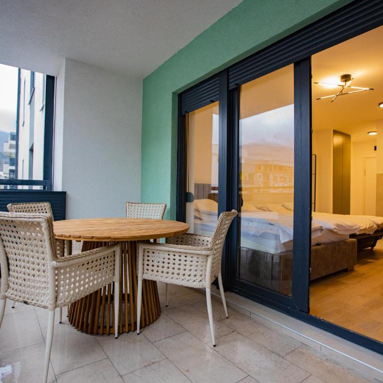 Central Suite - One-Bedroom Apartment - 36