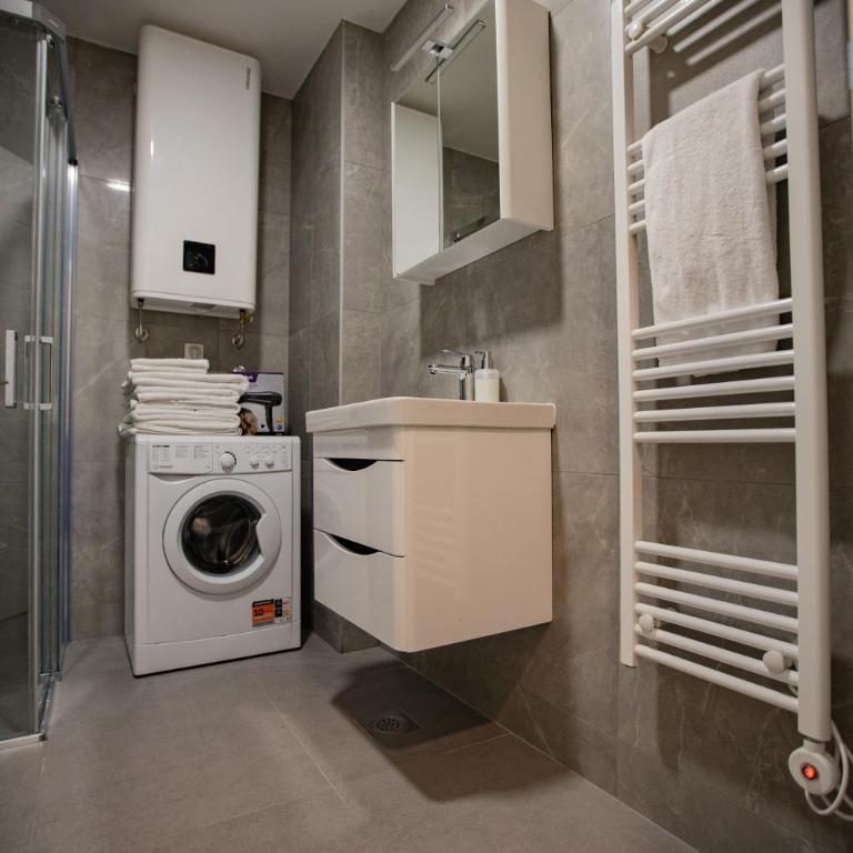 Central Suite - One-Bedroom Apartment - 34