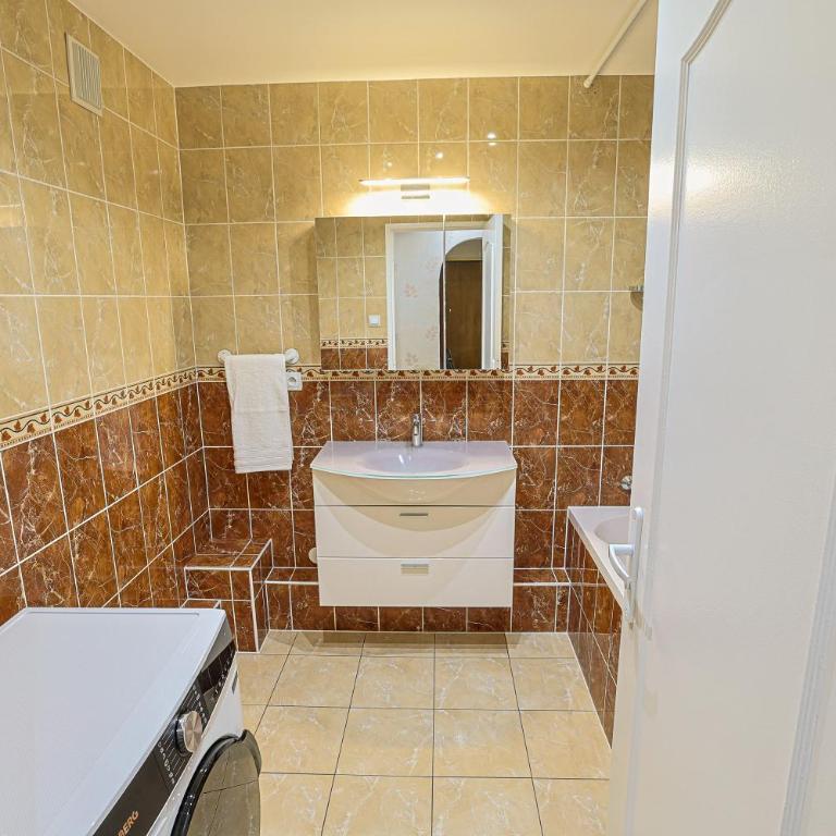 Très belle Apparemment 80 m2 Double Séjour à Strasbourg proche Zénith Gare Centrale Centre Ville CHU Hôpital - Two-Bedroom Apartment with City View - 22