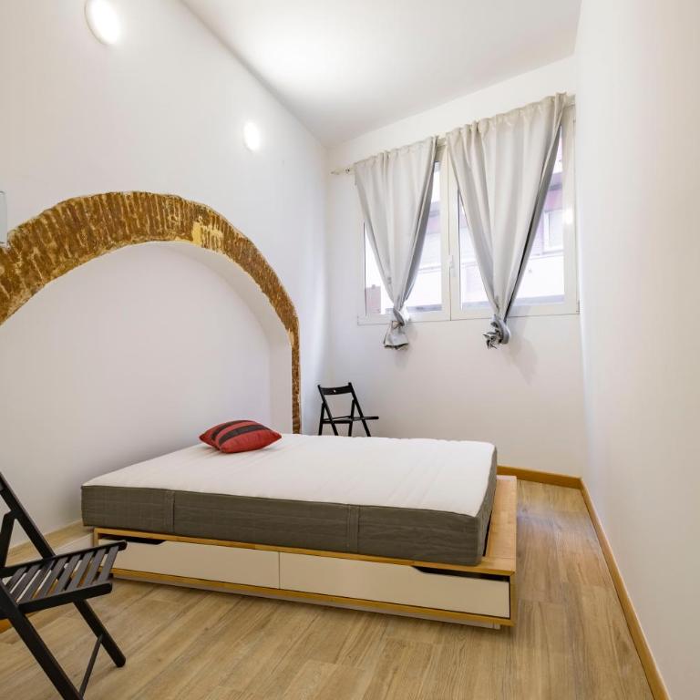 BRAND NEW Pl Espana Sants Fira Apartment 2024 Built, Aplus, AirCon & Heating, Gigabit WiFi, Parking - Deluxe One-Bedroom Apartment with City View - 3