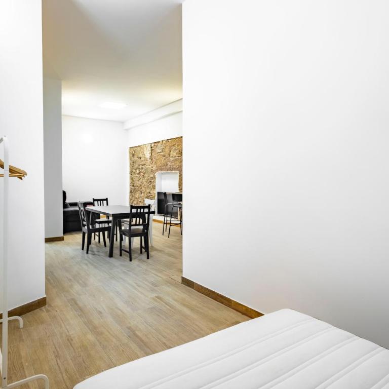 BRAND NEW Pl Espana Sants Fira Apartment 2024 Built, Aplus, AirCon & Heating, Gigabit WiFi, Parking - Deluxe One-Bedroom Apartment with City View - 7