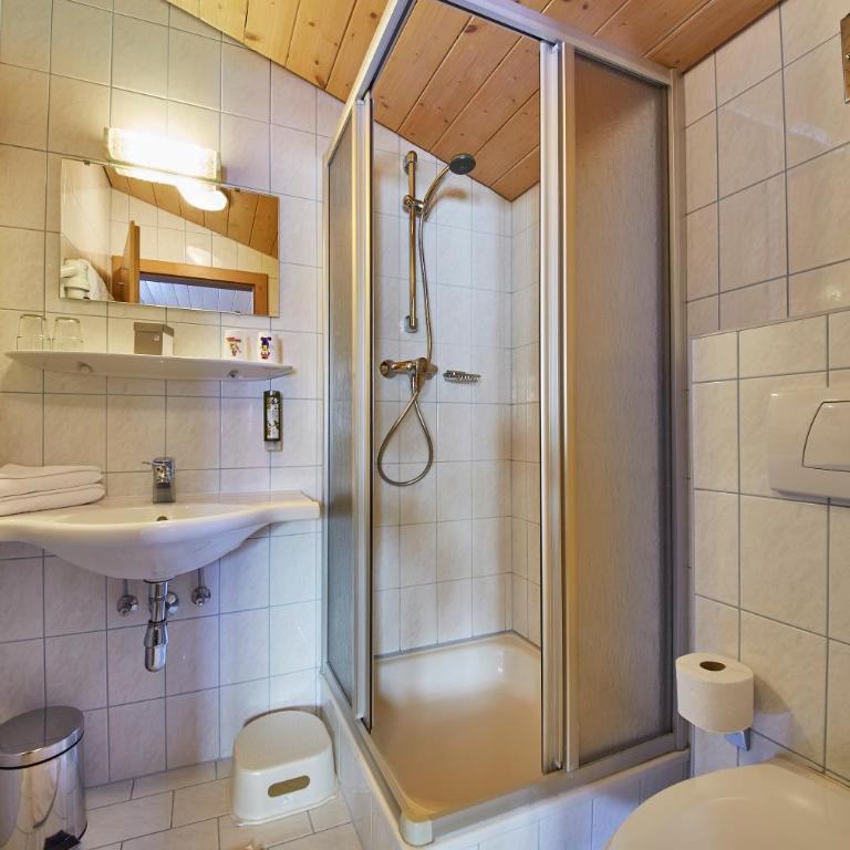 Familienhotel Lengauer Hof - Doppelzimmer mit Balkon - 10