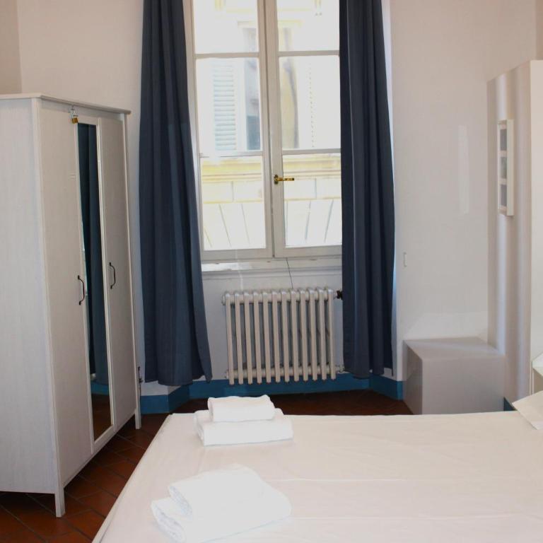 Michelangelo's Relais - Double Room with Shared Bathroom - 9