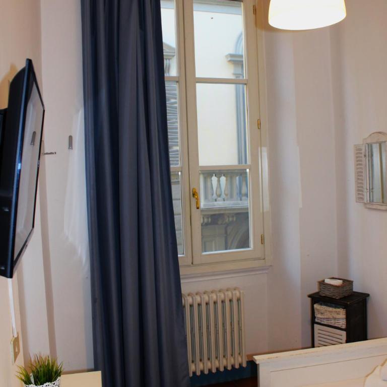 Michelangelo's Relais - Single Room with Shared Bathroom - 4