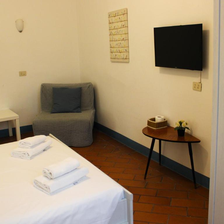 Michelangelo's Relais - Double Room with Shared Bathroom - 13