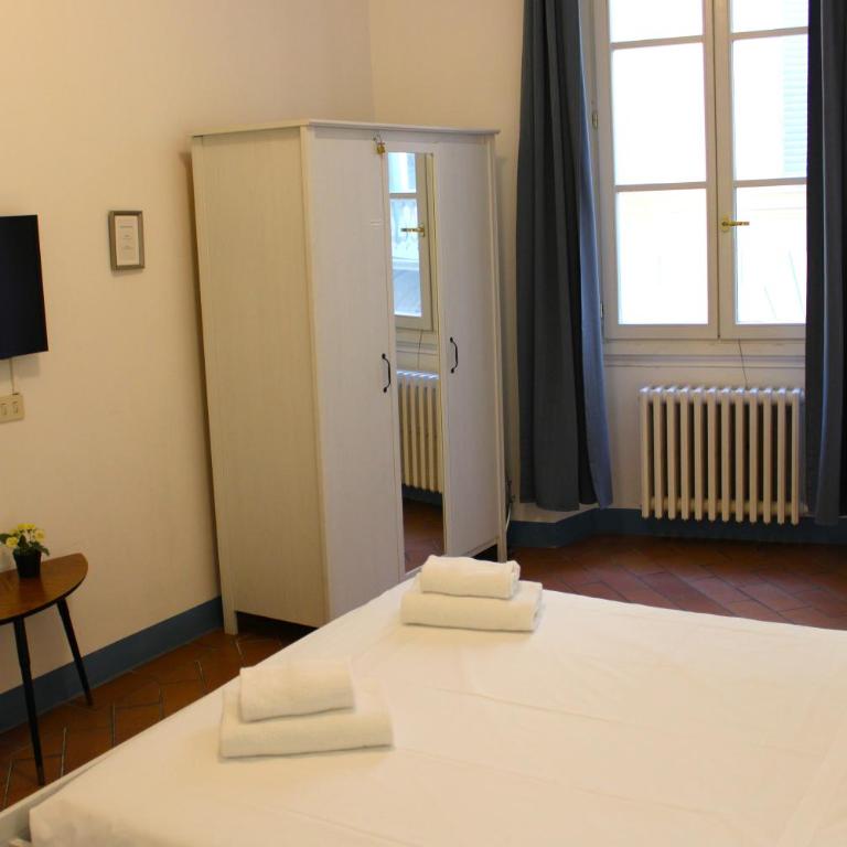 Michelangelo's Relais - Double Room with Shared Bathroom - 14