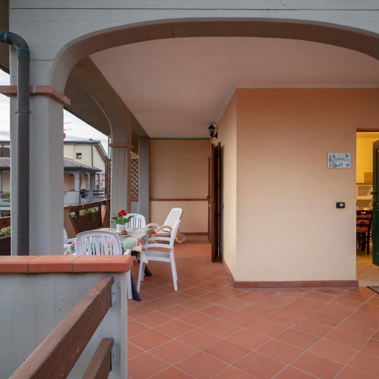 Follonica Apartments - Pool & Relax - Three-Bedroom Apartment - Split Level (6 Adults) - 6