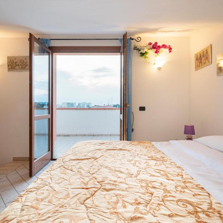 Follonica Apartments - Pool & Relax - Three-Bedroom Apartment - Split Level (6 Adults) - 21