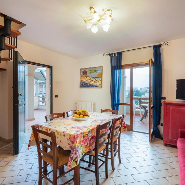 Follonica Apartments - Pool & Relax - Three-Bedroom Apartment - Split Level (6 Adults) - 16