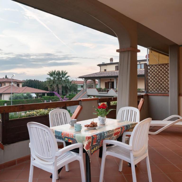 Follonica Apartments - Pool & Relax - Three-Bedroom Apartment - Split Level (6 Adults) - 18