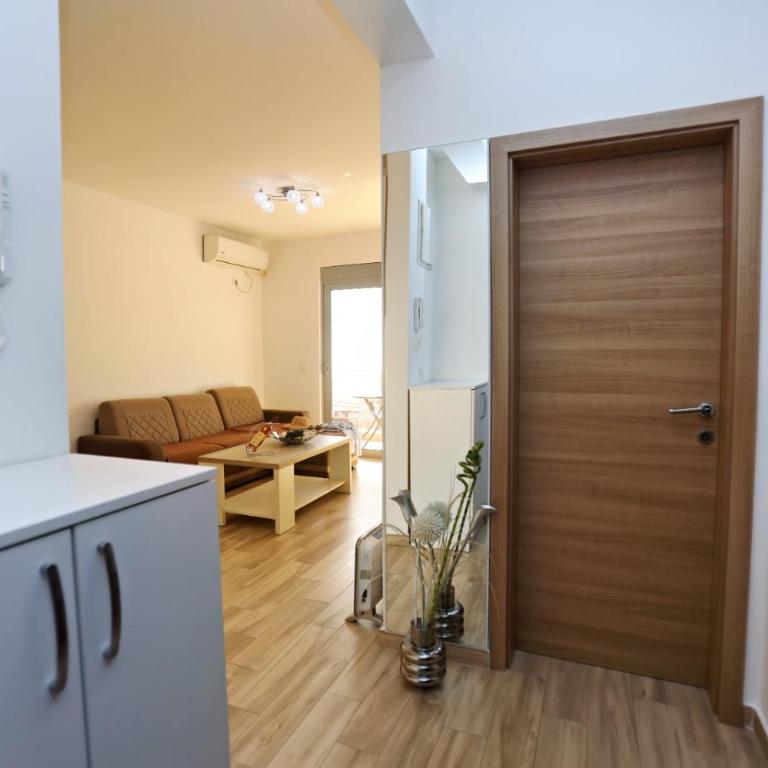 Apartmani Tajra Veliki Pijesak - One-Bedroom Apartment with Sea View - 1