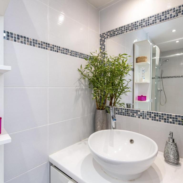 Charmant 2 pièces sur le port avec parking gratuit et WIFI - Appartement 1 Chambre - 8