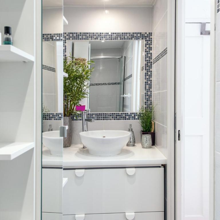 Charmant 2 pièces sur le port avec parking gratuit et WIFI - Appartement 1 Chambre - 7