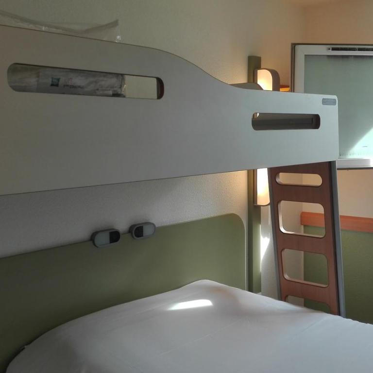 ibis Budget Pau Est - Chambre Triple avec 1 Lit Double et 1 Lit Superposé - 9