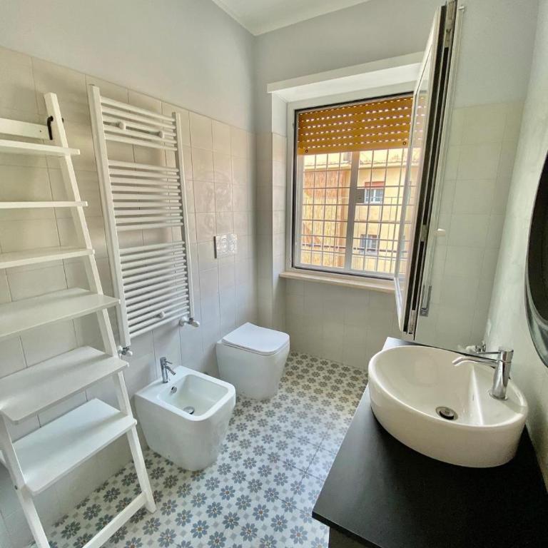 Attico con balcone - Appartamento con 1 Camera da Letto - 8