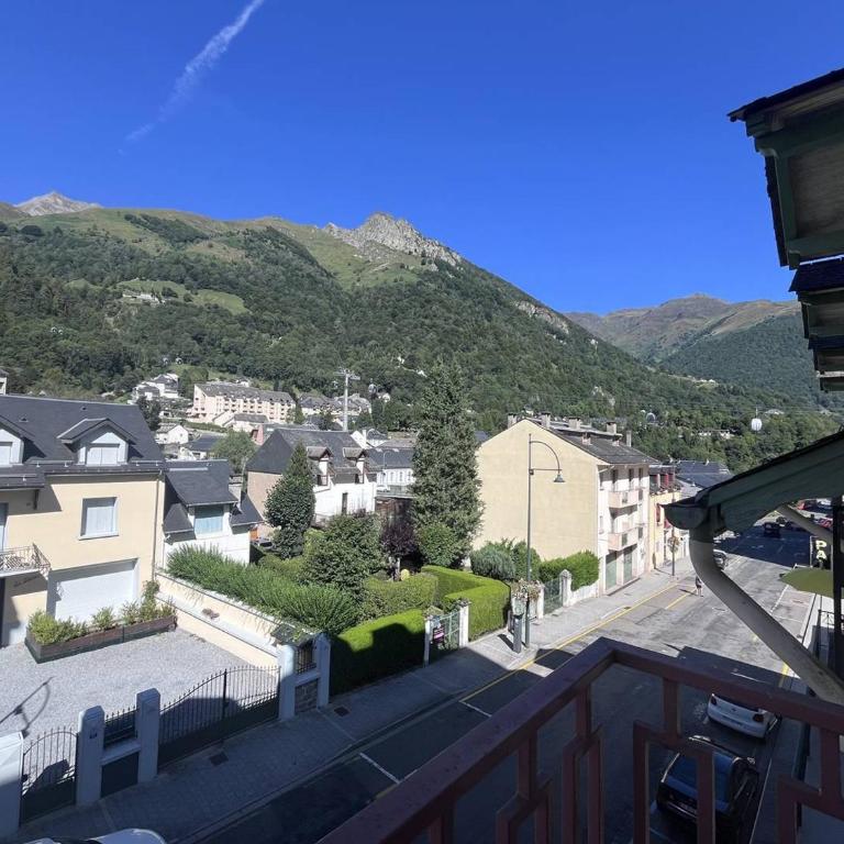 Appartement à Cauterets avec parking privé et coin montagne - FR-1-812-34 - Appartement - 4