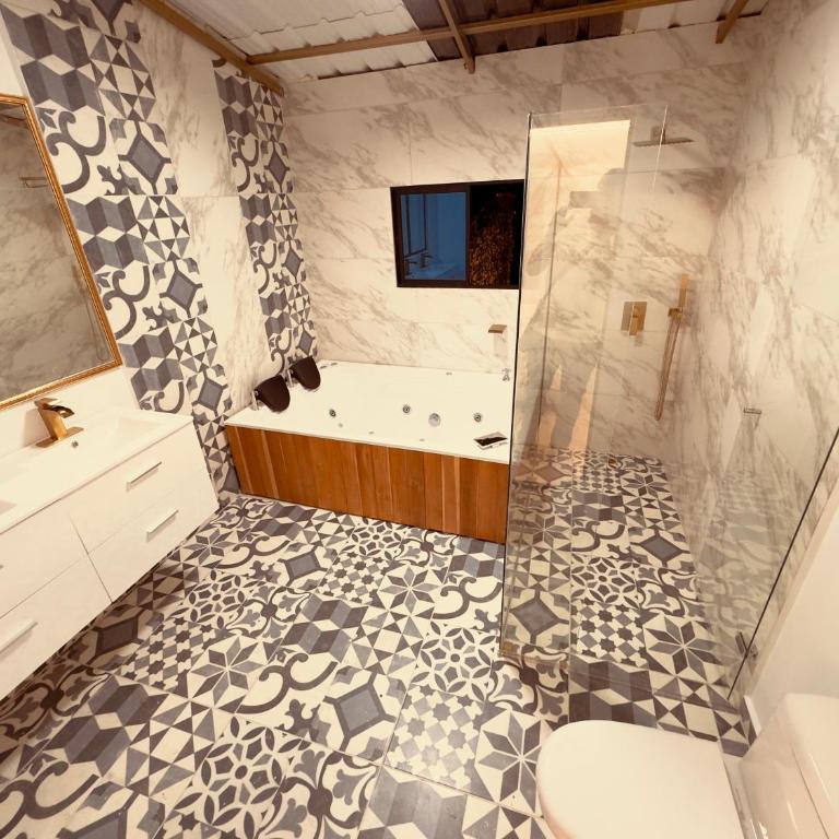 Mansion Parque Lleras Poblado Medellin - Villa with Private Pool - 38