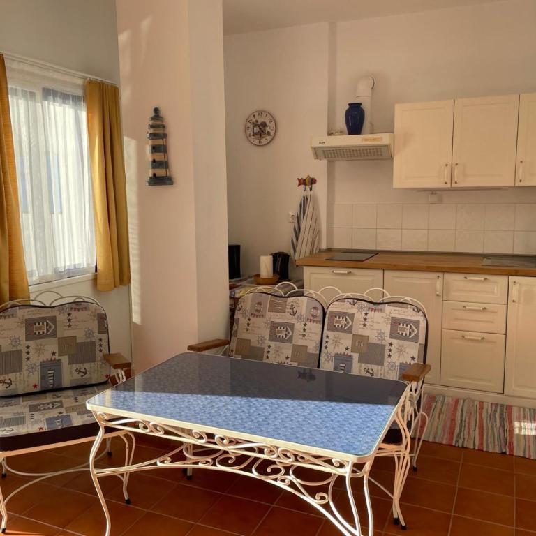 Luxury Oceanfront Apt in Villa - Next to Beach - One-Bedroom Apartment - 12