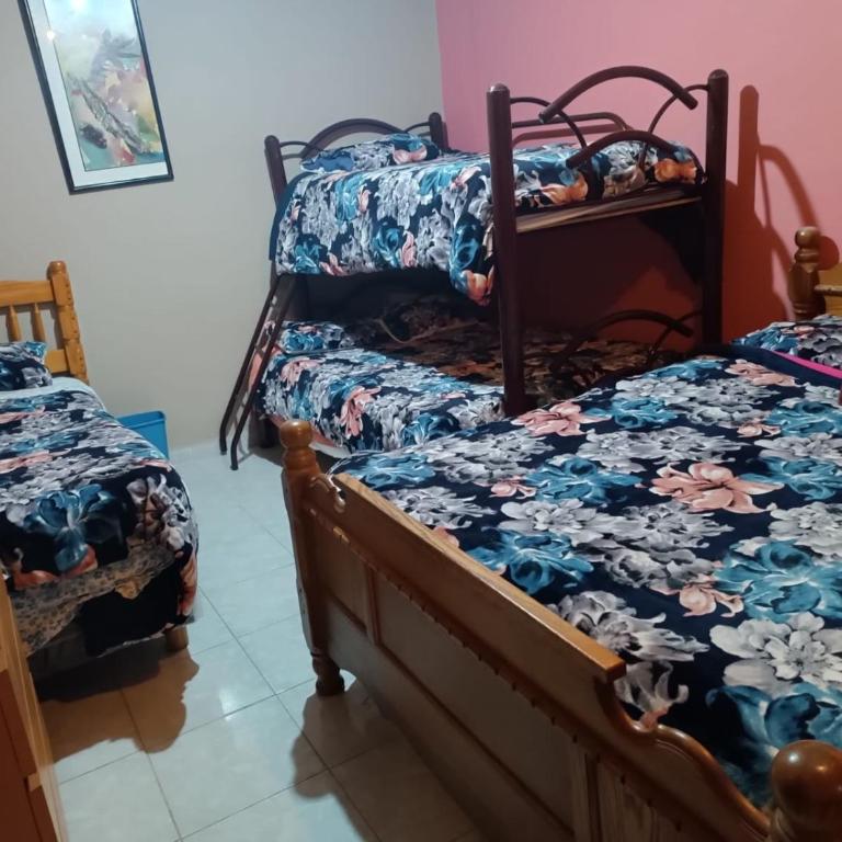 Hospedaje Barato Mi Casita de Colores - Superior Family Room - 3