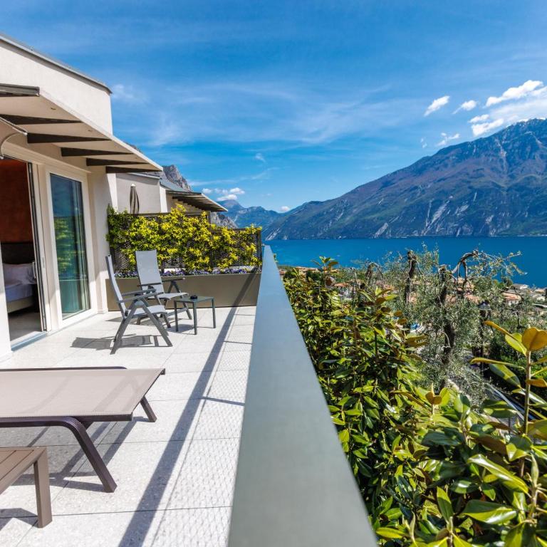 LLAC Living Nature Hotel - Junior Suite con Balcone, Vista Lago Panoramica e Vasca Idromassaggio - 1