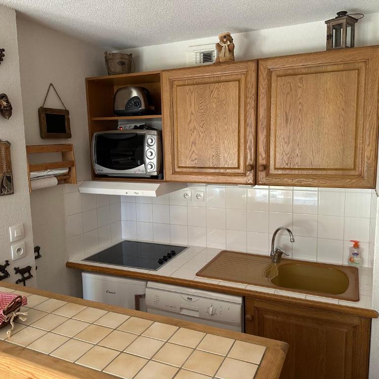 Le Génépi - Two-Bedroom Apartment with Terrace - 3
