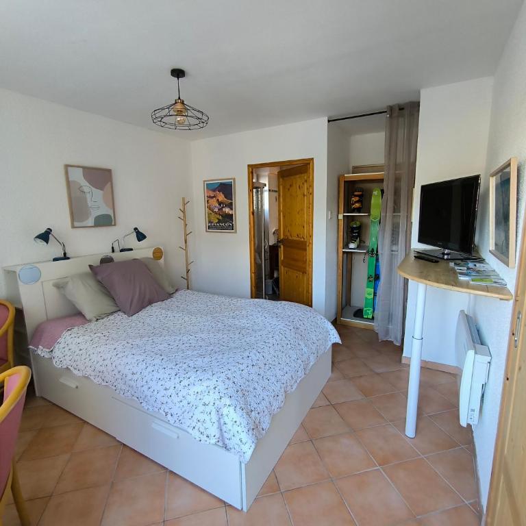 Chambre Studette indépendante - Chambre Double avec Salle de Bains Privative - 2