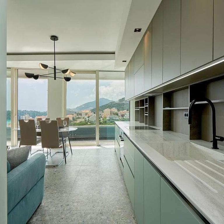 Панорамная квартира на первой линии моря Skyline Resort, Becici, Budva - Two-Bedroom Apartment - 14