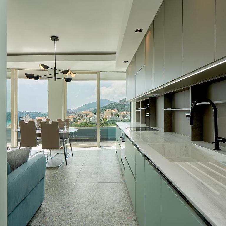 Панорамная квартира на первой линии моря Skyline Resort, Becici, Budva - Two-Bedroom Apartment - 11