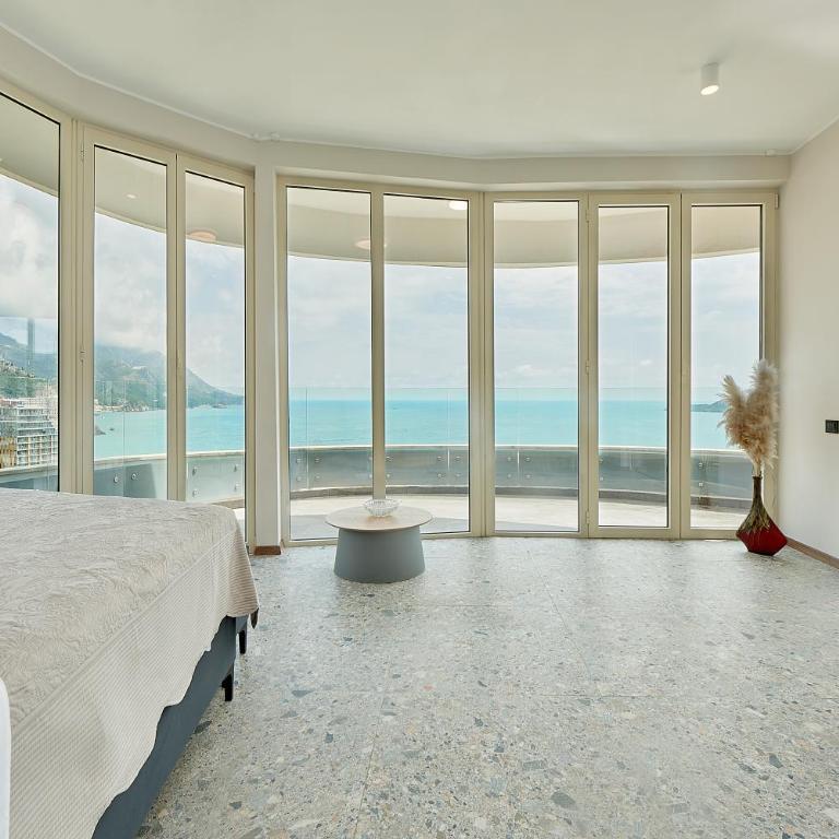 Панорамная квартира на первой линии моря Skyline Resort, Becici, Budva - Two-Bedroom Apartment - 1