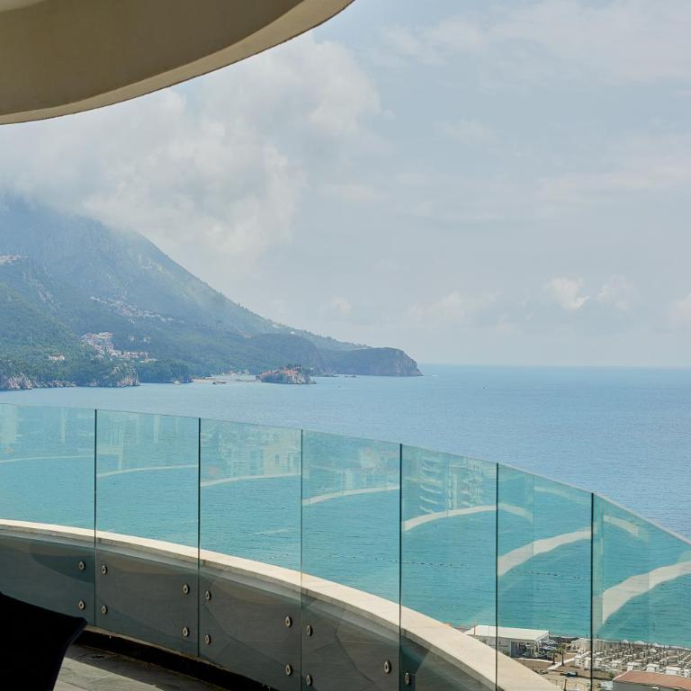 Панорамная квартира на первой линии моря Skyline Resort, Becici, Budva - Two-Bedroom Apartment - 5