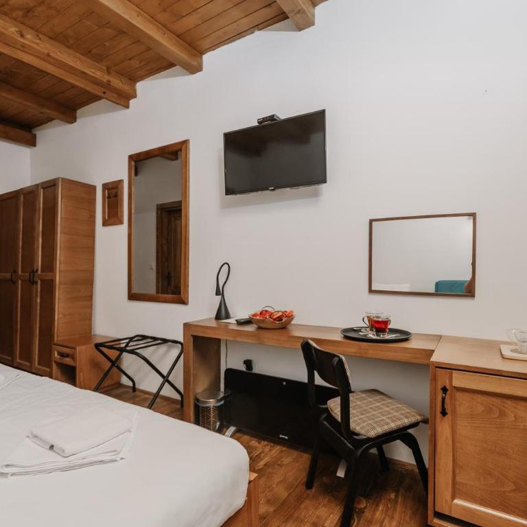 Hotel Porto Tara - Dvokrevetna Soba sa Bračnim Krevetom/2 Zasebna Kreveta i Pogledom na Reku - 6