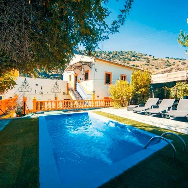 Alhambra Villa - Eight-Bedroom House - 1