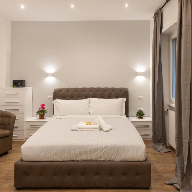 TRASTEVERE PALACE GUEST House - Camera Matrimoniale con Balcone - 3