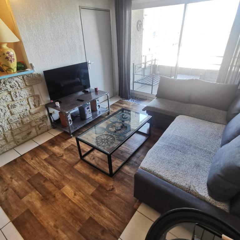 Canet-Beach - One-Bedroom Apartment - 3