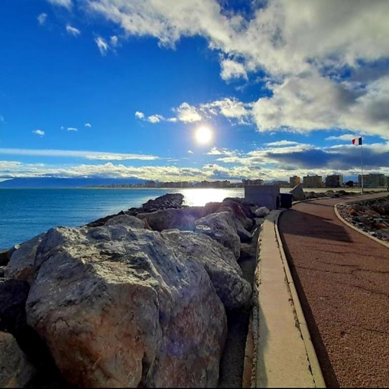 Canet-Beach - One-Bedroom Apartment - 29