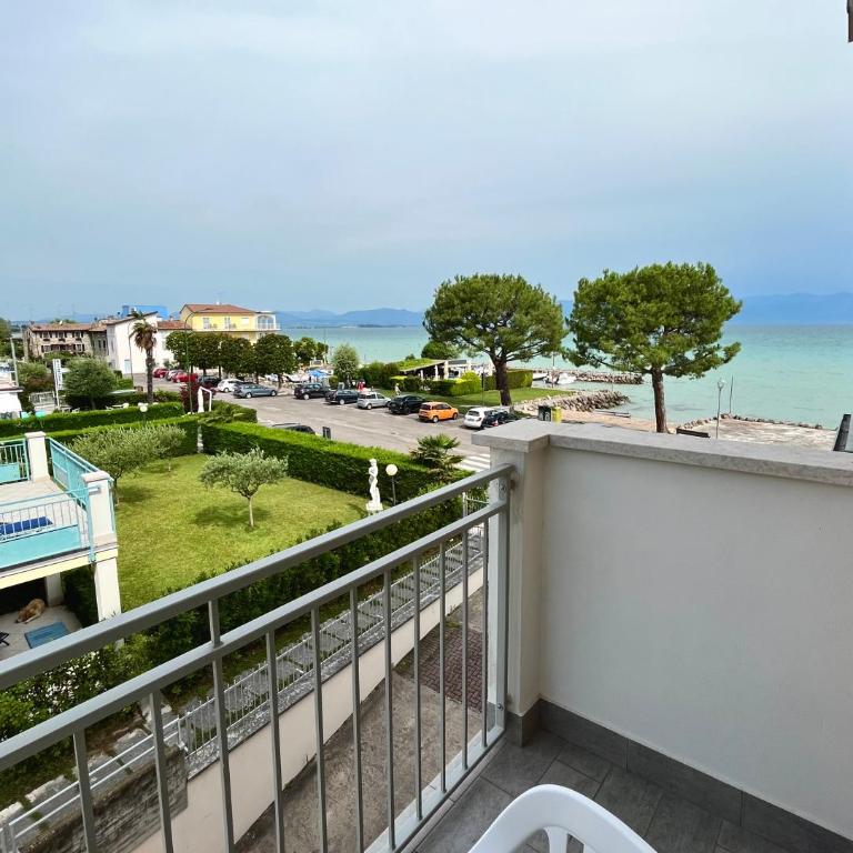 Casa Martori Lake View Rooms - Camera Matrimoniale con Balcone - 12