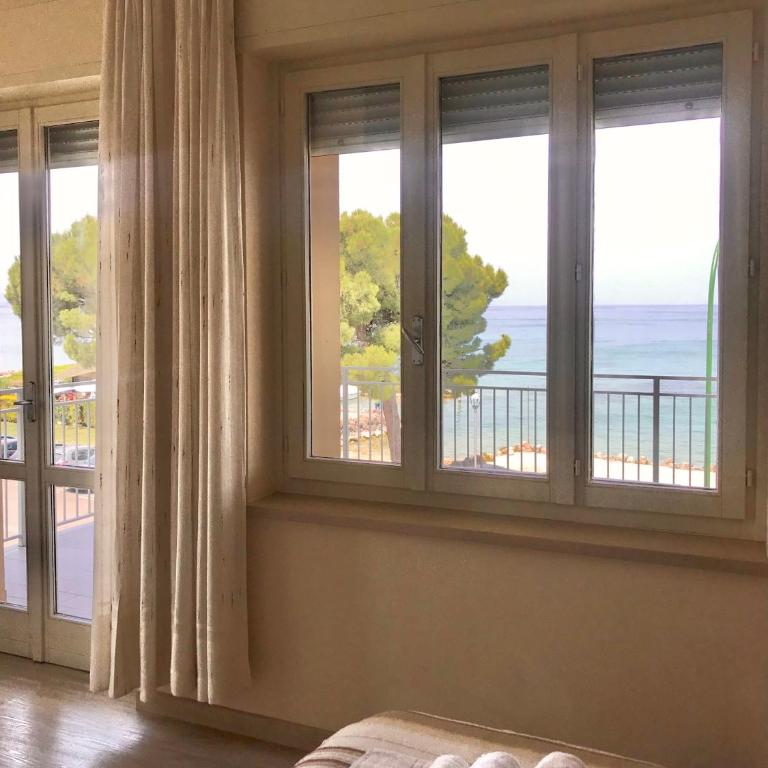 Casa Martori Lake View Rooms - Camera Matrimoniale Deluxe con Balcone e Vista Mare - 12