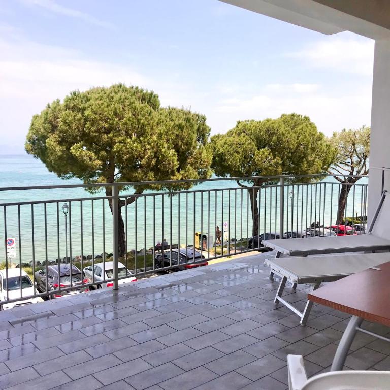 Casa Martori Lake View Rooms - Camera Matrimoniale Deluxe con Balcone e Vista Mare - 9