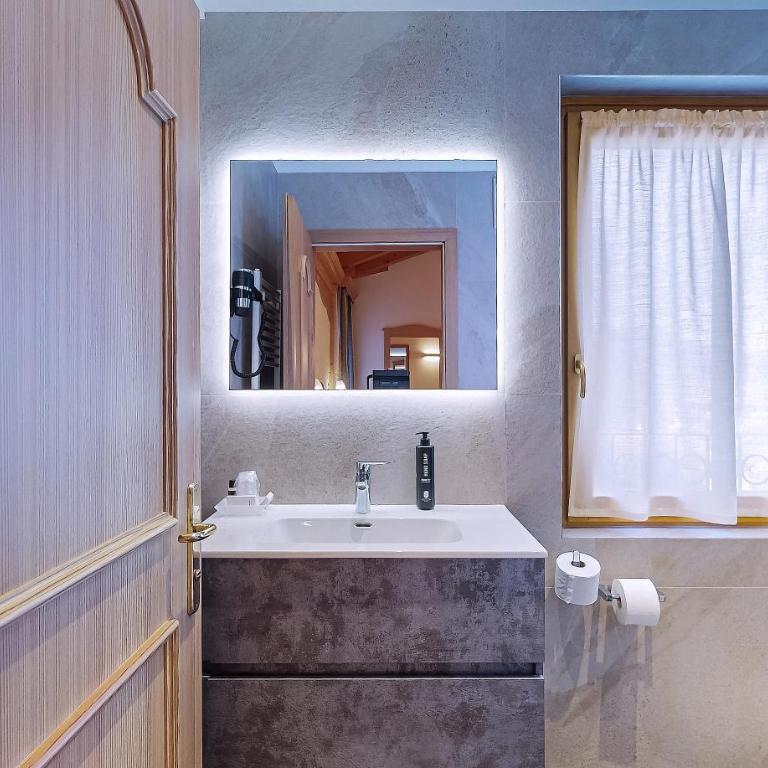 Hotel Madonna delle Nevi - Suite con Balcone - 5