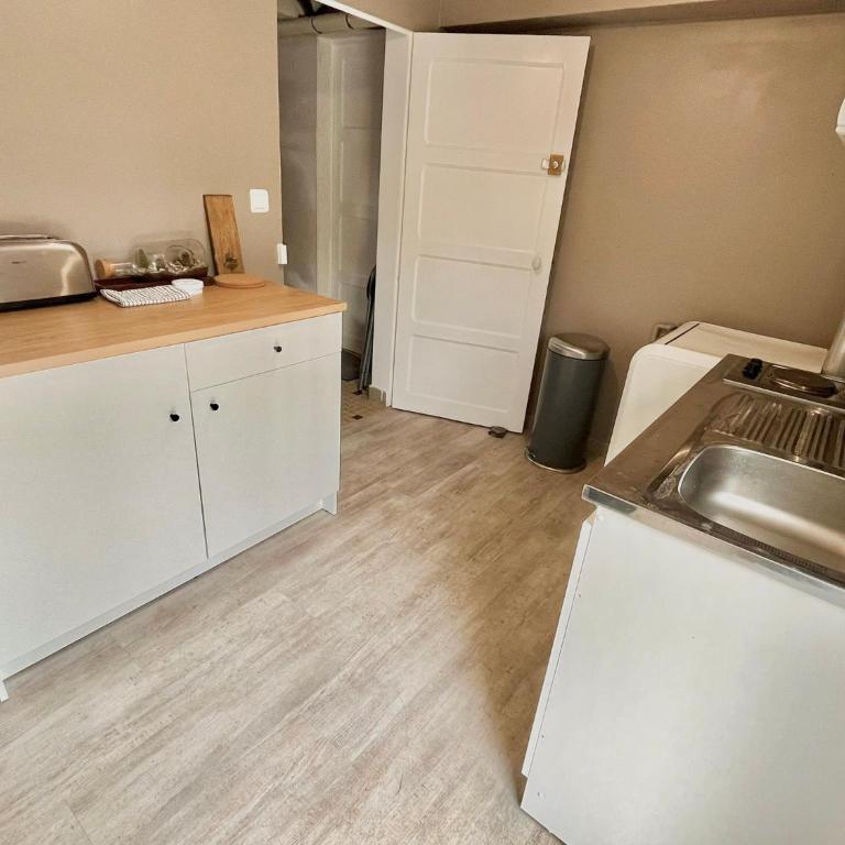 Studio avec cuisine, salle de bain et garage privé proximité 24h - Doppelzimmer - 4
