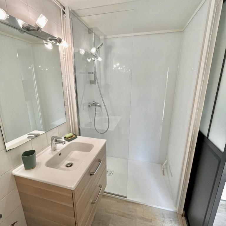 Studio avec cuisine, salle de bain et garage privé proximité 24h - Doppelzimmer - 5